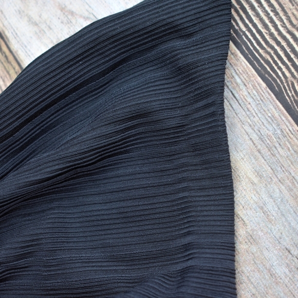 Last 1! Call It Crop Twist Front Tank Black - Picture 4 of 6